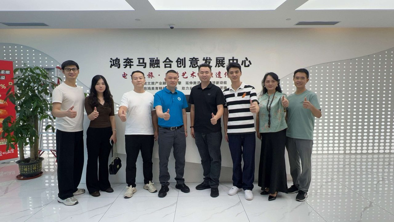 深圳电竞协会与星火之光AI公益课堂现场大合照