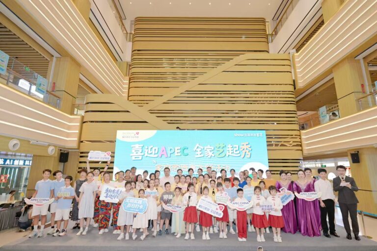 喜迎APEC全家艺起秀Show出深圳迎客范主题活动合照