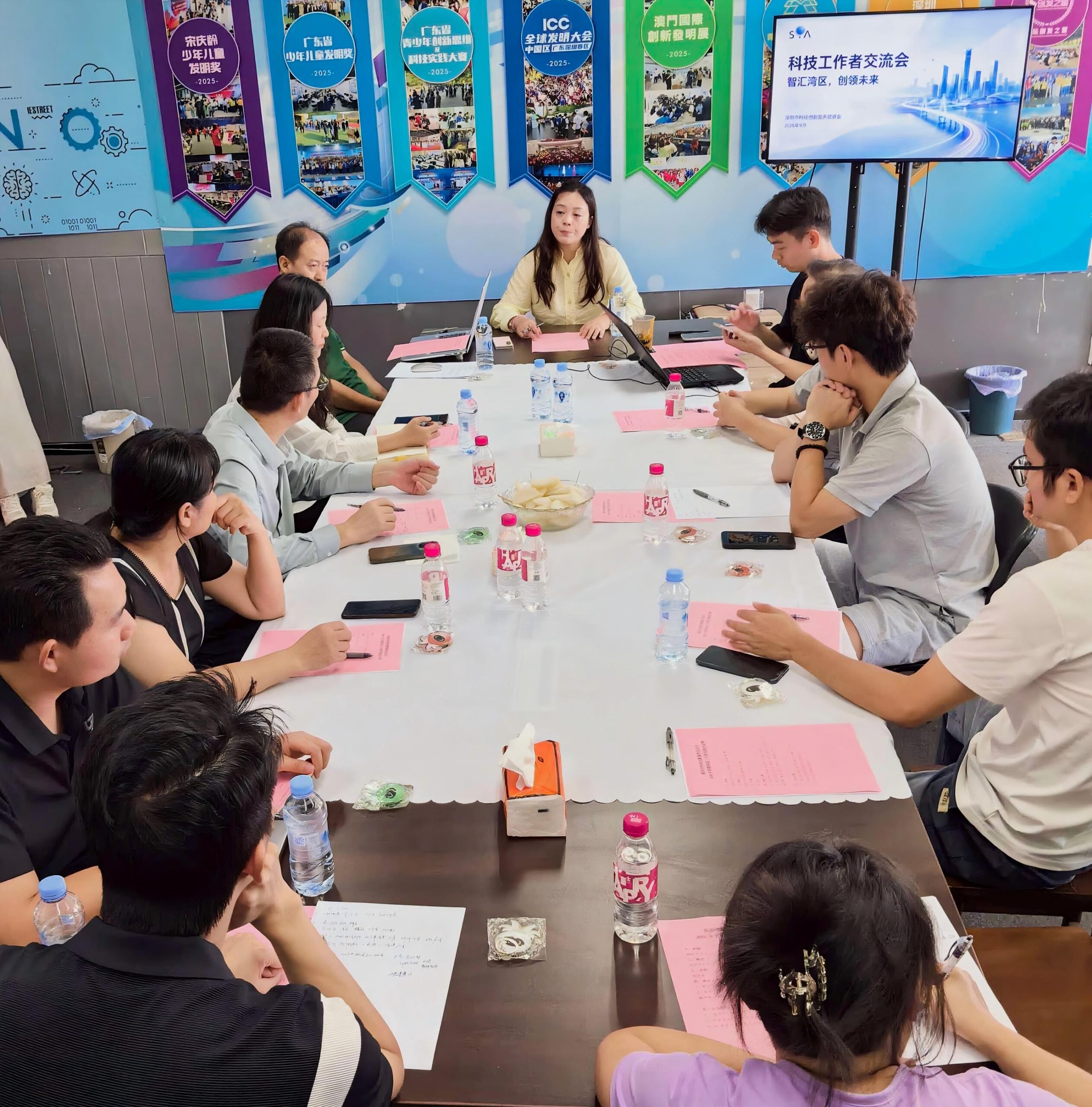 广东省发明协会秘书长张婧在会上介绍协会与青少年科创工作